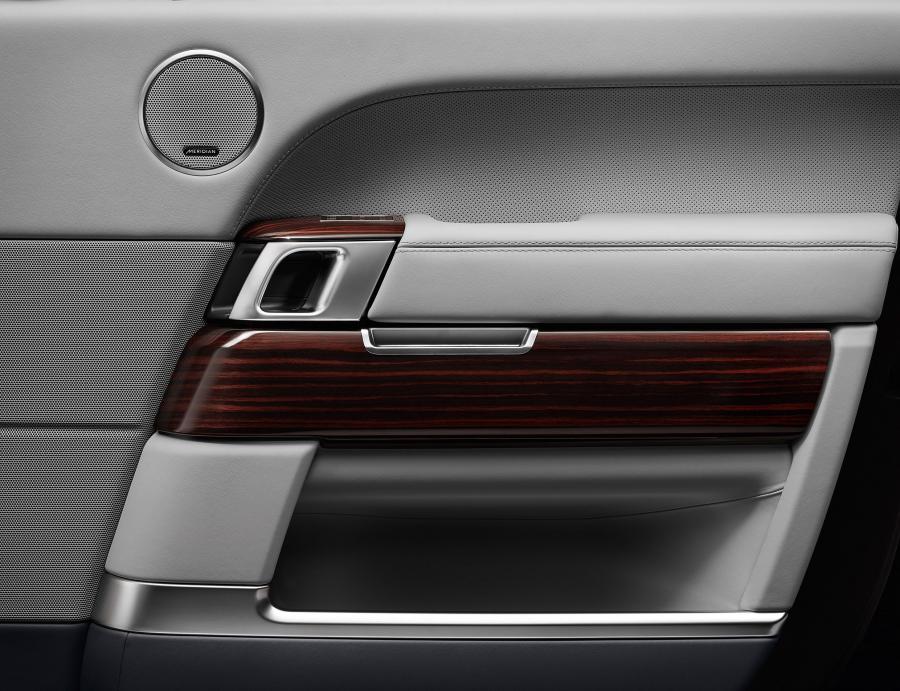  Land Rover Range Rover SVAutobiography 2015 года  (фото 18 из 21)